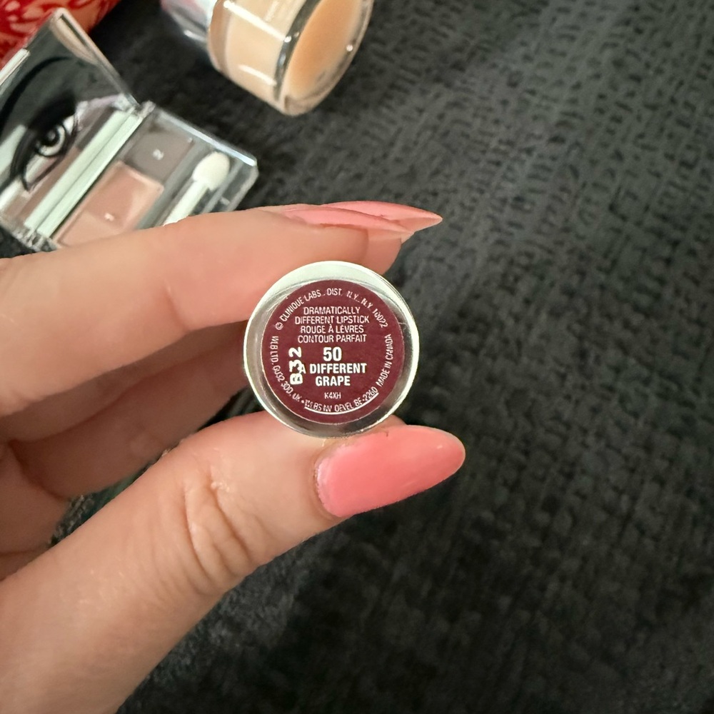 ✨Clinique Makeup Essentials Set✨ - Picture 4 of 5